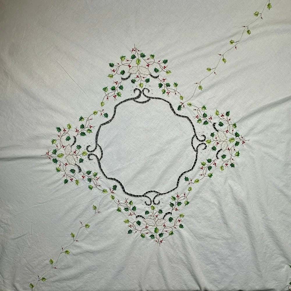 Lenox Linen Tablecloth 61 Inch Christmas Holly Embroidered Round Shaped Cotton